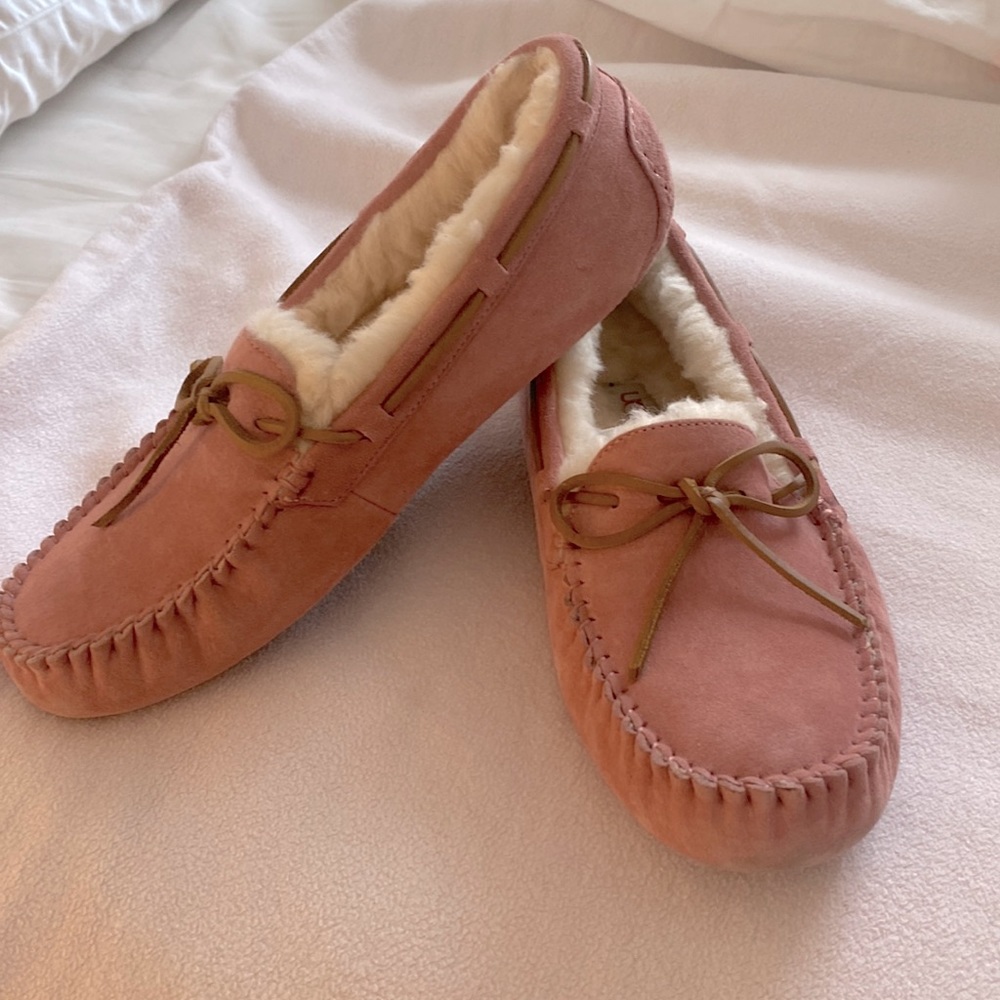 Dusty pink Ugg Slippers. Maybe worn once. Great condition. Size 9 Womens